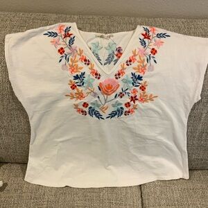 Solitaire White V-Neck Embroidered T-Shirt Casual Wear Sz S